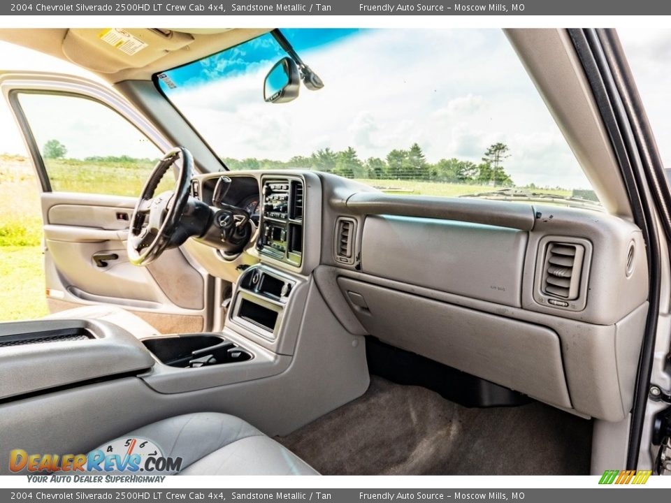 2004 Chevrolet Silverado 2500HD LT Crew Cab 4x4 Sandstone Metallic / Tan Photo #13