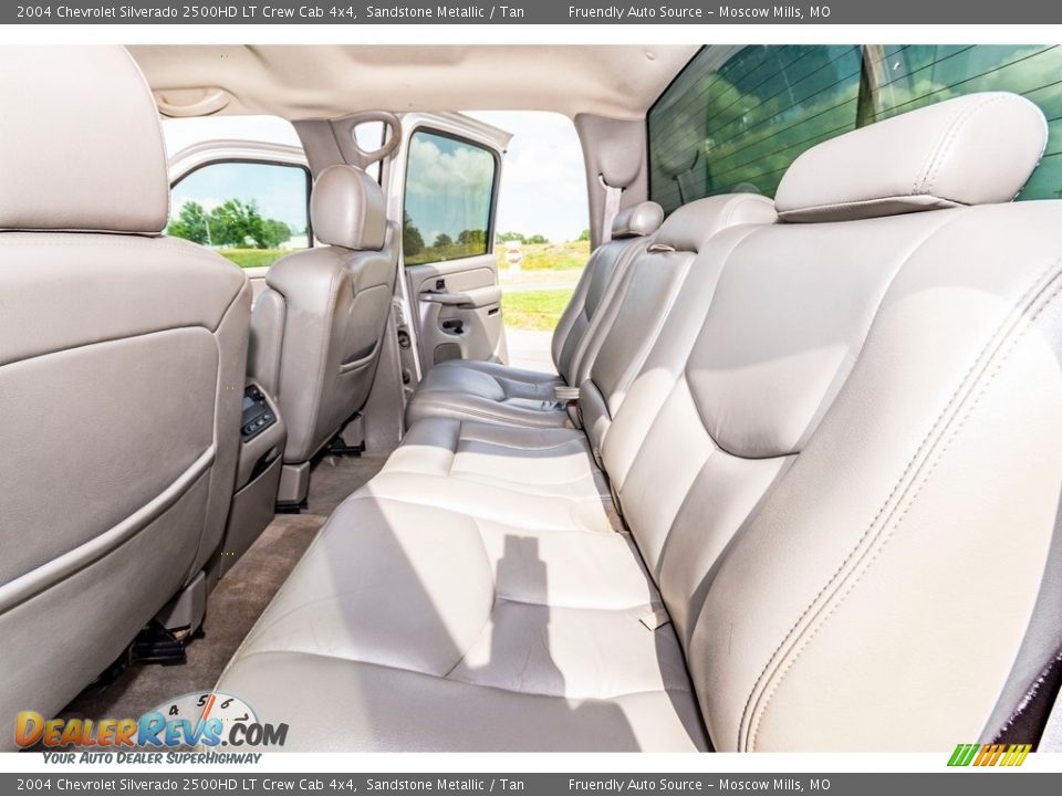 2004 Chevrolet Silverado 2500HD LT Crew Cab 4x4 Sandstone Metallic / Tan Photo #14