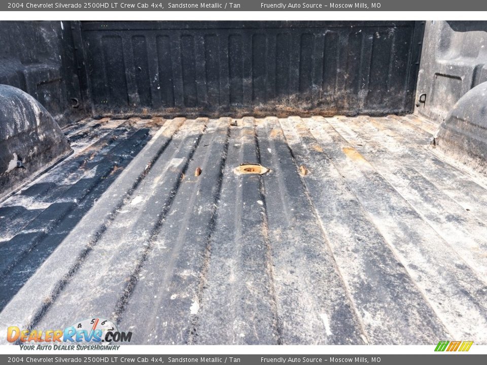 2004 Chevrolet Silverado 2500HD LT Crew Cab 4x4 Sandstone Metallic / Tan Photo #16