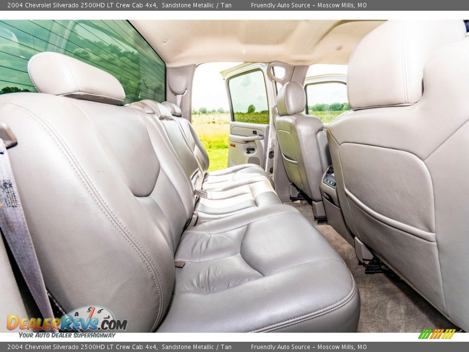 2004 Chevrolet Silverado 2500HD LT Crew Cab 4x4 Sandstone Metallic / Tan Photo #17
