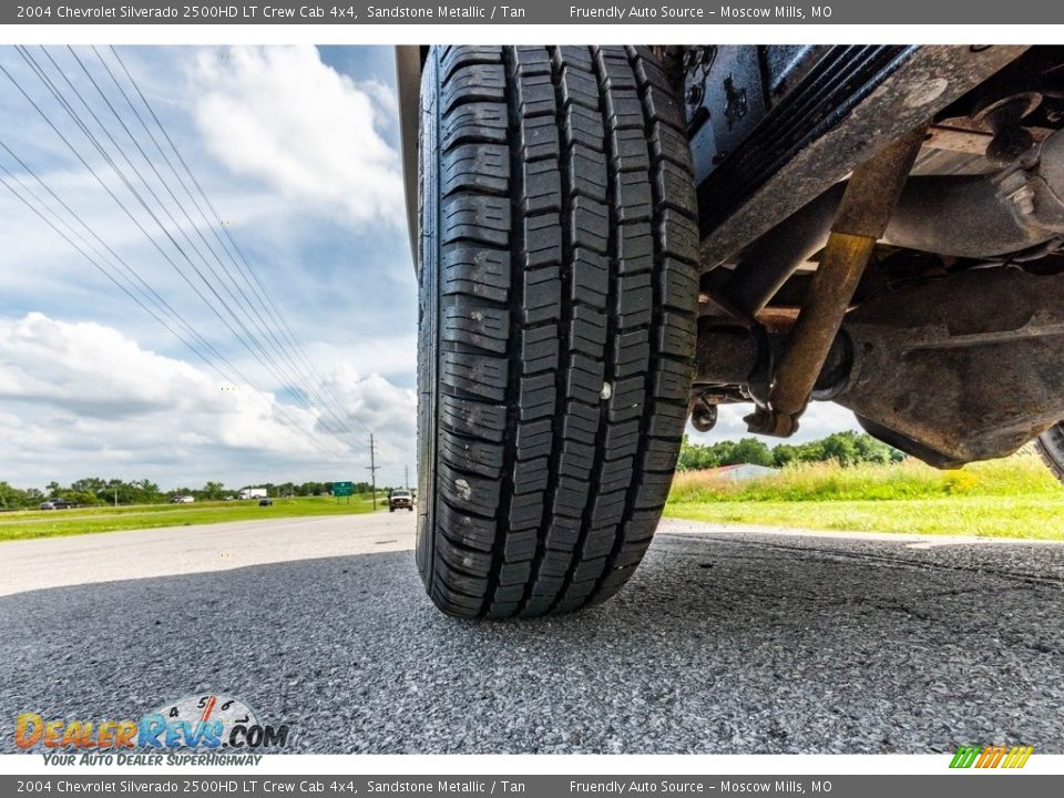 2004 Chevrolet Silverado 2500HD LT Crew Cab 4x4 Sandstone Metallic / Tan Photo #19