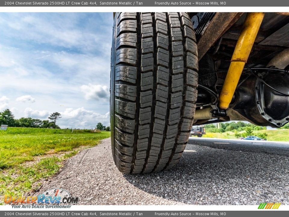 2004 Chevrolet Silverado 2500HD LT Crew Cab 4x4 Sandstone Metallic / Tan Photo #20
