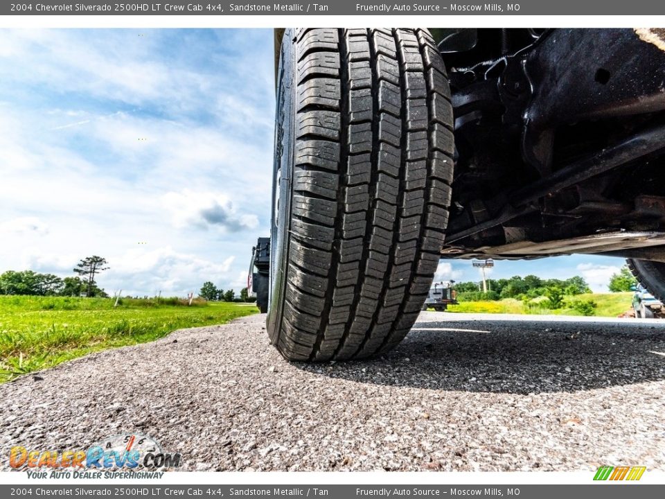 2004 Chevrolet Silverado 2500HD LT Crew Cab 4x4 Sandstone Metallic / Tan Photo #21