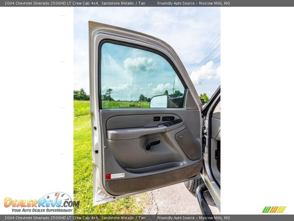 2004 Chevrolet Silverado 2500HD LT Crew Cab 4x4 Sandstone Metallic / Tan Photo #25