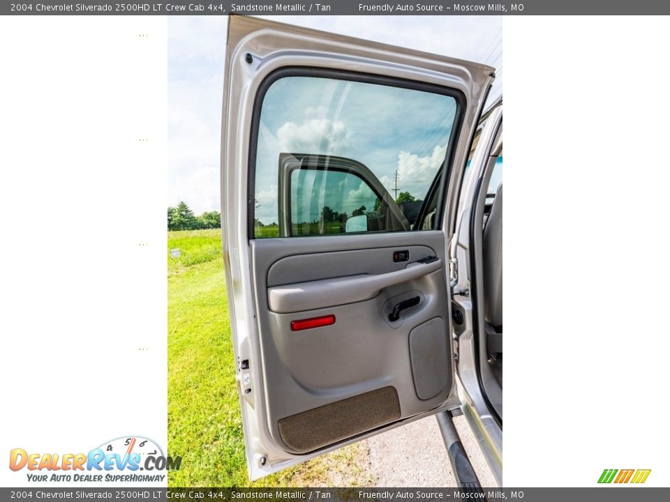 2004 Chevrolet Silverado 2500HD LT Crew Cab 4x4 Sandstone Metallic / Tan Photo #26