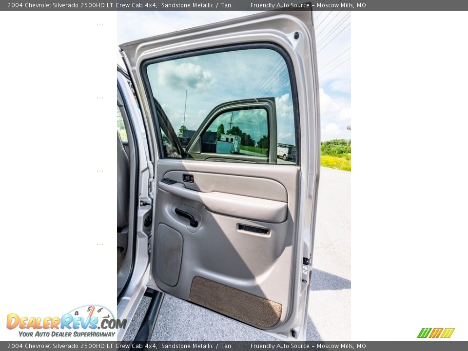2004 Chevrolet Silverado 2500HD LT Crew Cab 4x4 Sandstone Metallic / Tan Photo #28
