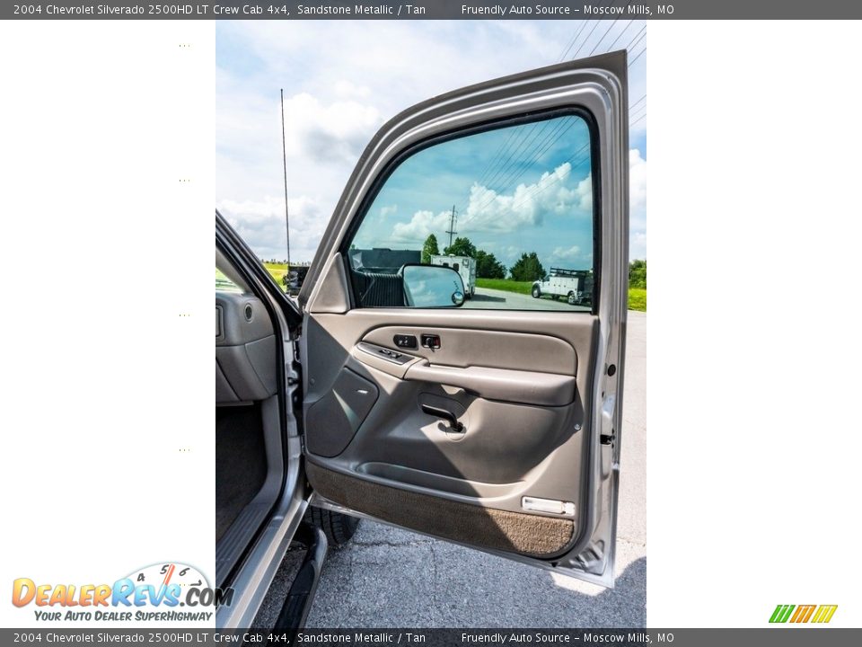 2004 Chevrolet Silverado 2500HD LT Crew Cab 4x4 Sandstone Metallic / Tan Photo #29