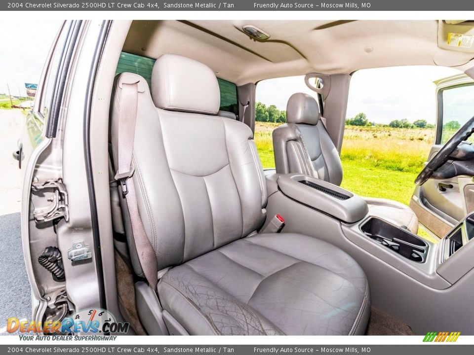 2004 Chevrolet Silverado 2500HD LT Crew Cab 4x4 Sandstone Metallic / Tan Photo #30