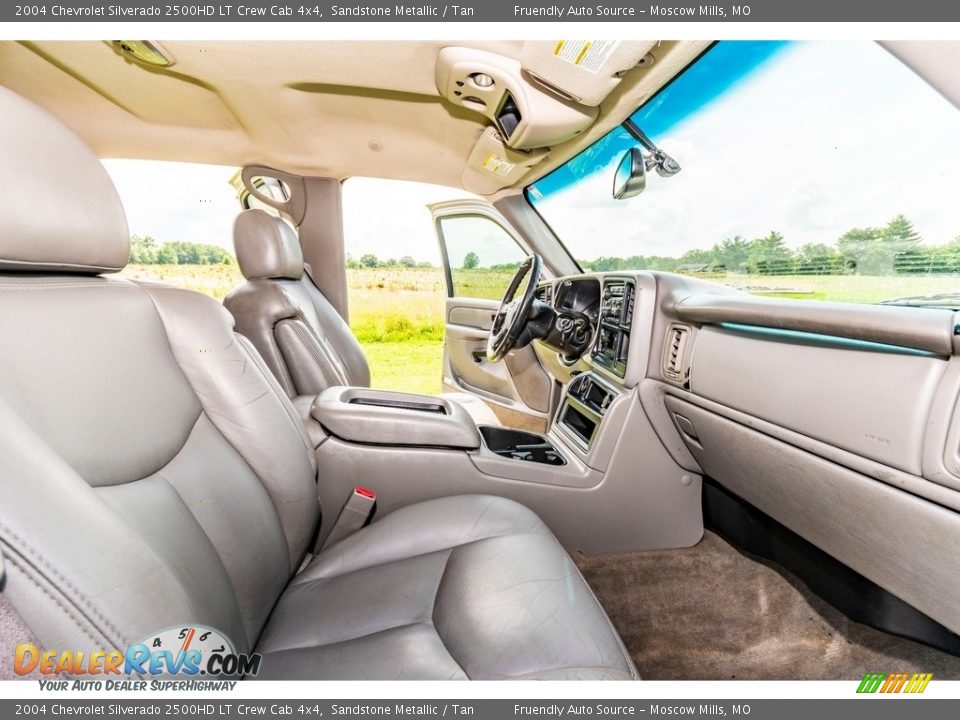 2004 Chevrolet Silverado 2500HD LT Crew Cab 4x4 Sandstone Metallic / Tan Photo #31