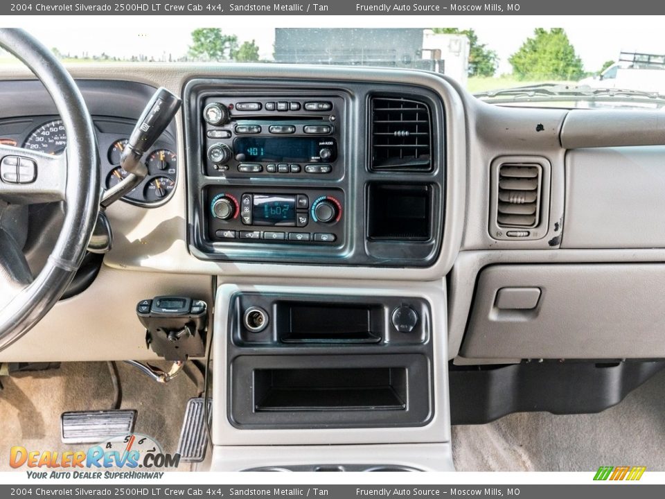 2004 Chevrolet Silverado 2500HD LT Crew Cab 4x4 Sandstone Metallic / Tan Photo #33