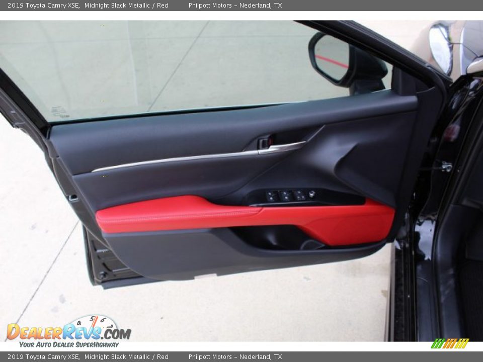 2019 Toyota Camry XSE Midnight Black Metallic / Red Photo #9