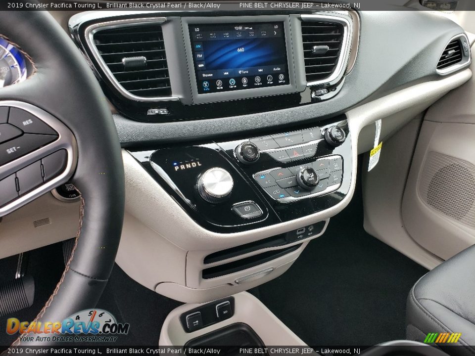 2019 Chrysler Pacifica Touring L Brilliant Black Crystal Pearl / Black/Alloy Photo #10