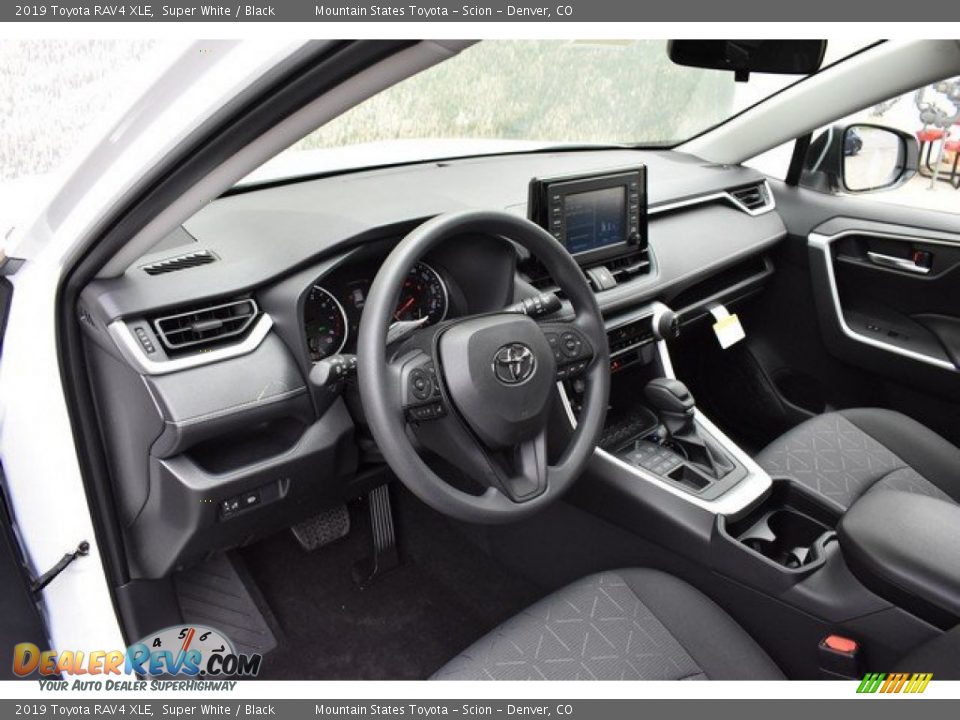 2019 Toyota RAV4 XLE Super White / Black Photo #5