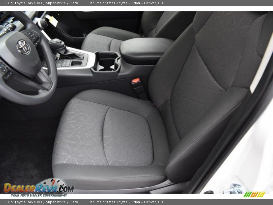 2019 Toyota RAV4 XLE Super White / Black Photo #6
