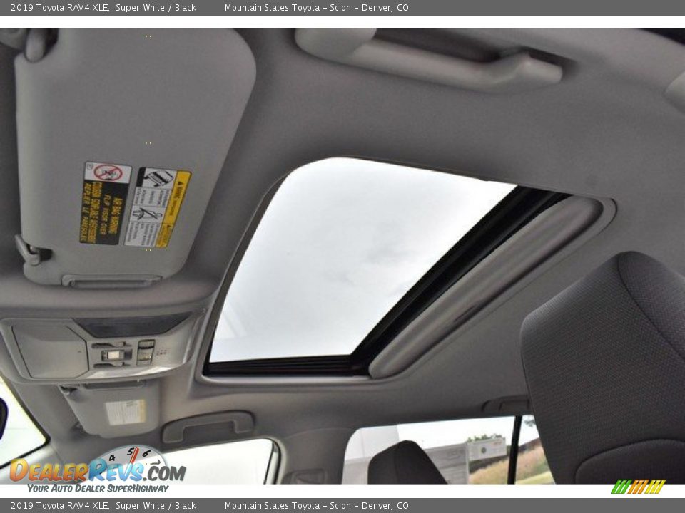 2019 Toyota RAV4 XLE Super White / Black Photo #8