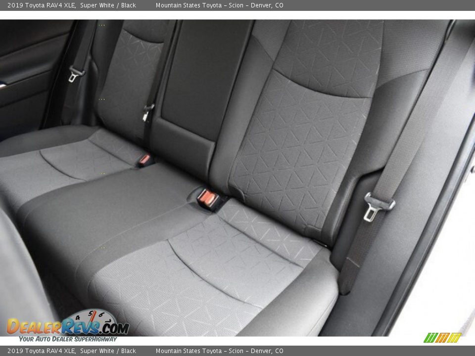2019 Toyota RAV4 XLE Super White / Black Photo #10