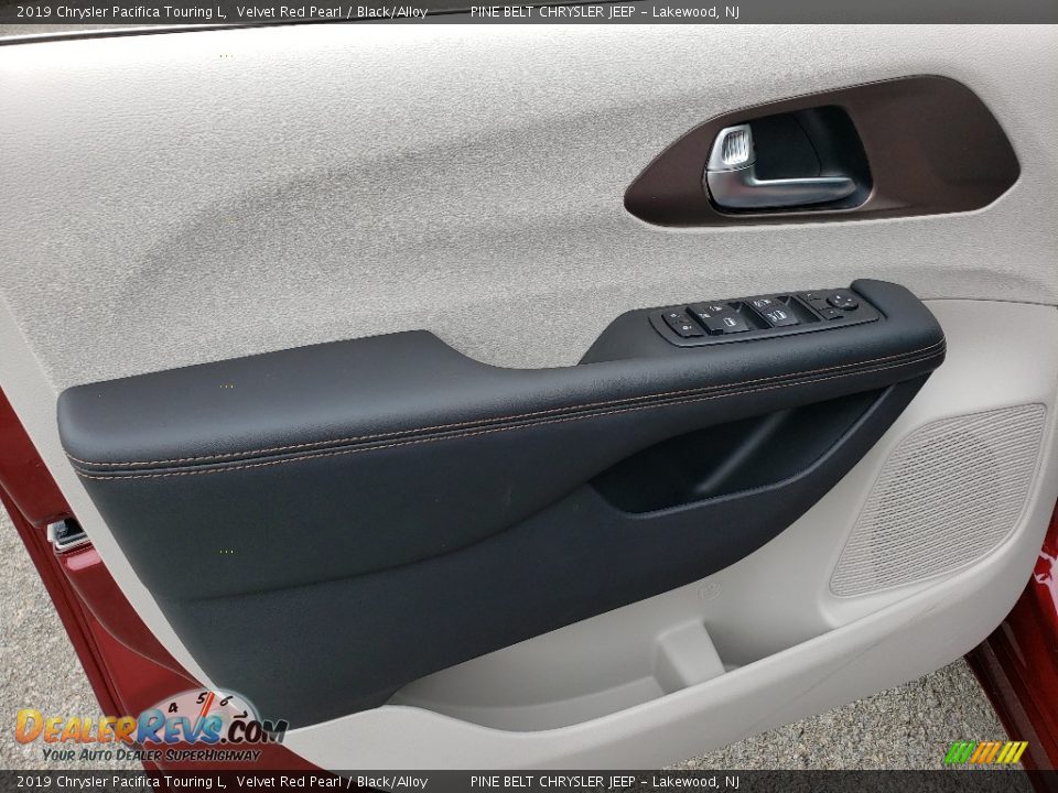 2019 Chrysler Pacifica Touring L Velvet Red Pearl / Black/Alloy Photo #8