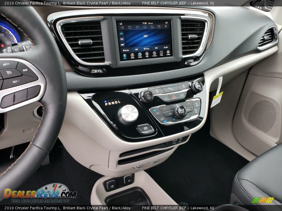 2019 Chrysler Pacifica Touring L Brilliant Black Crystal Pearl / Black/Alloy Photo #10