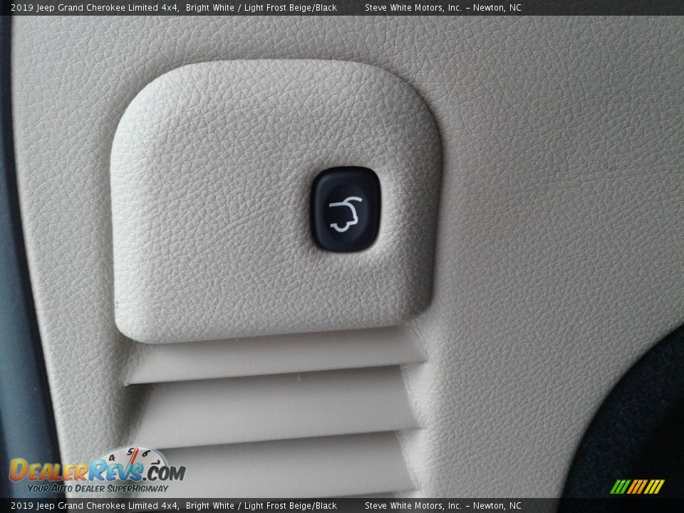 2019 Jeep Grand Cherokee Limited 4x4 Bright White / Light Frost Beige/Black Photo #12