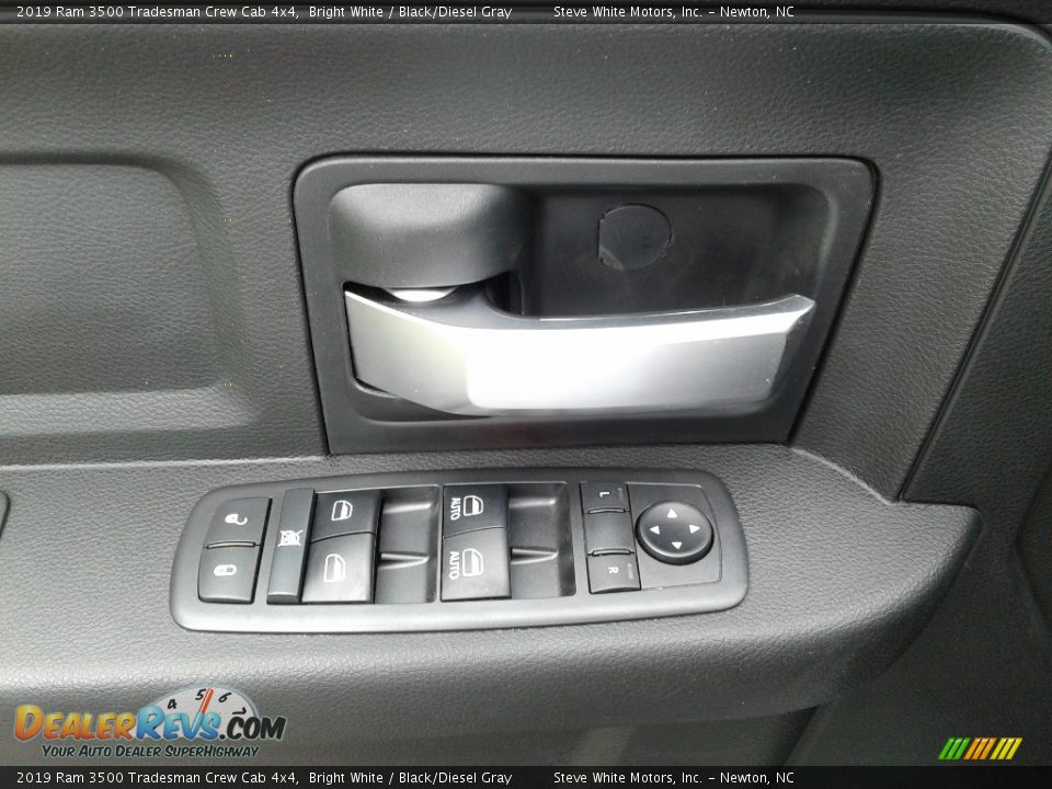 2019 Ram 3500 Tradesman Crew Cab 4x4 Bright White / Black/Diesel Gray Photo #9
