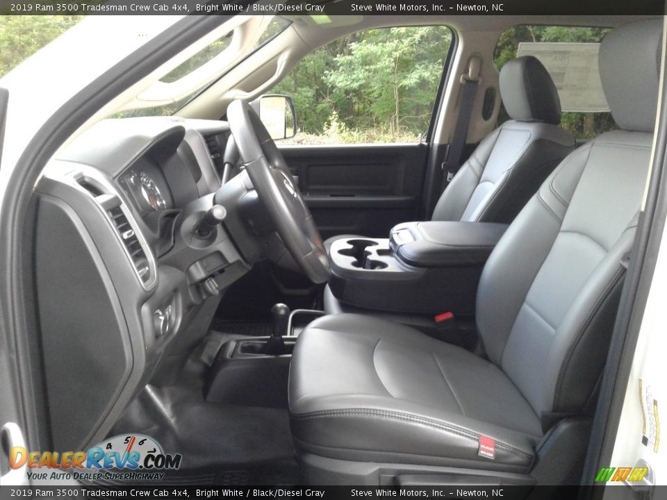 2019 Ram 3500 Tradesman Crew Cab 4x4 Bright White / Black/Diesel Gray Photo #10