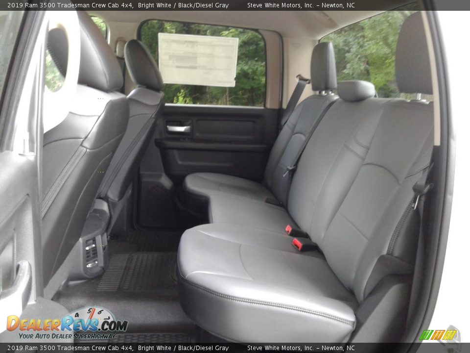 2019 Ram 3500 Tradesman Crew Cab 4x4 Bright White / Black/Diesel Gray Photo #11