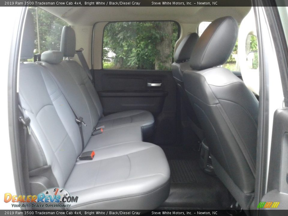 2019 Ram 3500 Tradesman Crew Cab 4x4 Bright White / Black/Diesel Gray Photo #13