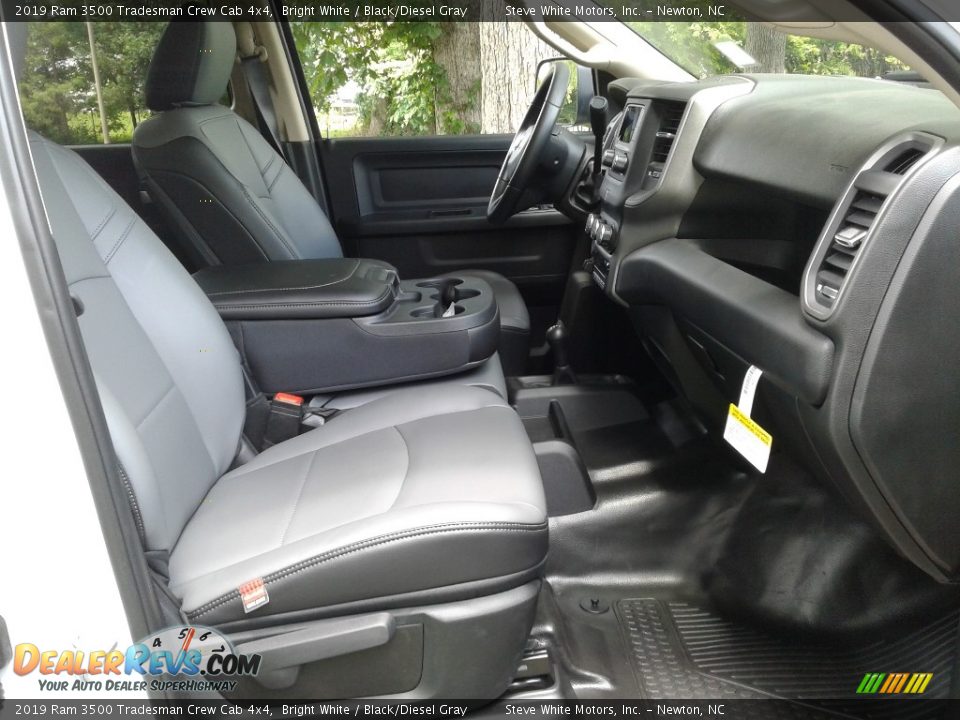2019 Ram 3500 Tradesman Crew Cab 4x4 Bright White / Black/Diesel Gray Photo #14