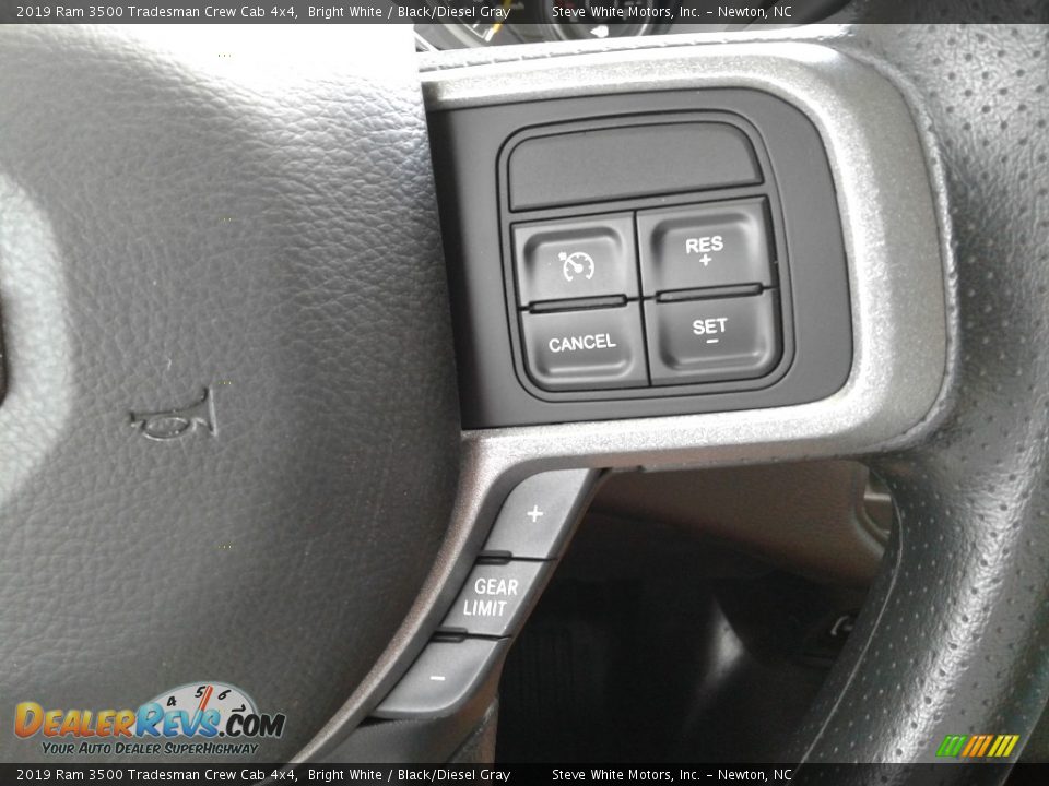 2019 Ram 3500 Tradesman Crew Cab 4x4 Bright White / Black/Diesel Gray Photo #16