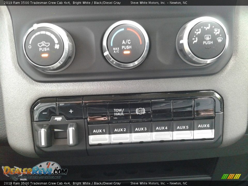 2019 Ram 3500 Tradesman Crew Cab 4x4 Bright White / Black/Diesel Gray Photo #19