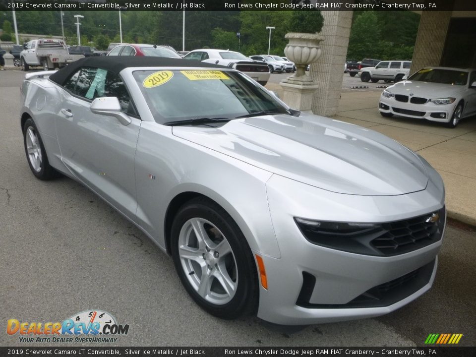 Front 3/4 View of 2019 Chevrolet Camaro LT Convertible Photo #3