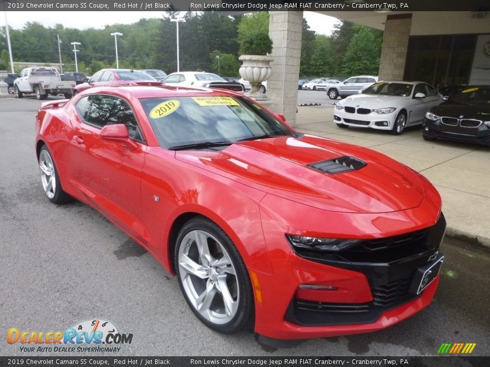 Front 3/4 View of 2019 Chevrolet Camaro SS Coupe Photo #3