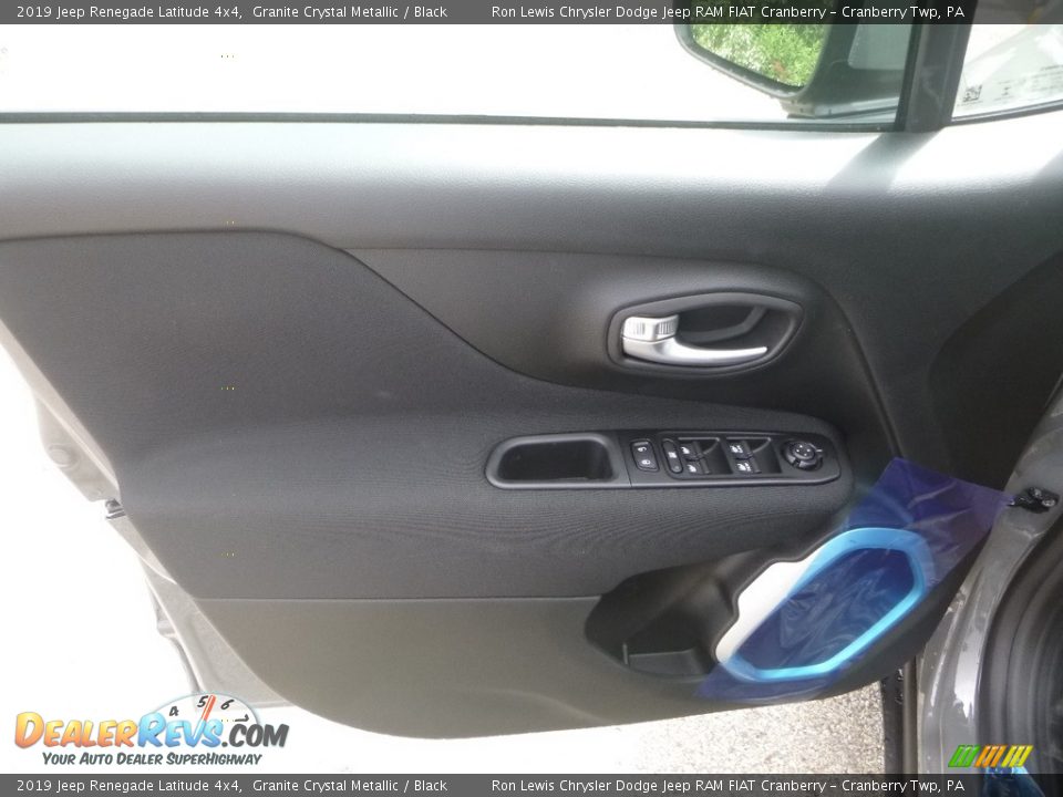 2019 Jeep Renegade Latitude 4x4 Granite Crystal Metallic / Black Photo #14