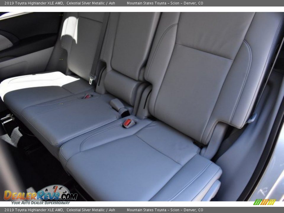 2019 Toyota Highlander XLE AWD Celestial Silver Metallic / Ash Photo #10