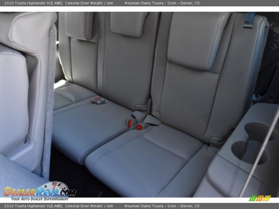 2019 Toyota Highlander XLE AWD Celestial Silver Metallic / Ash Photo #11