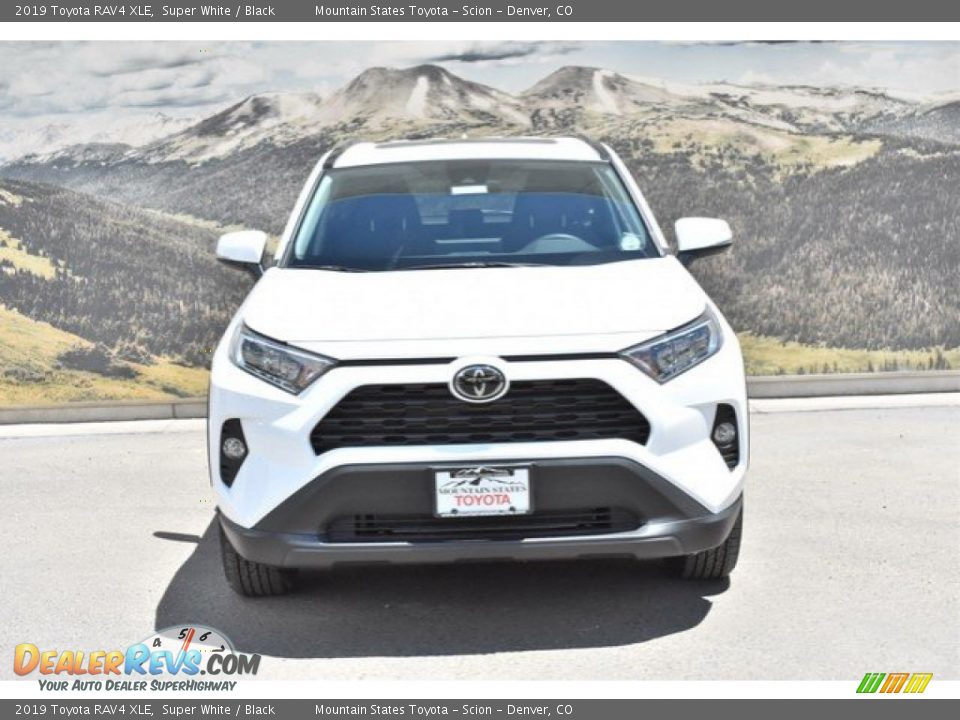 2019 Toyota RAV4 XLE Super White / Black Photo #2
