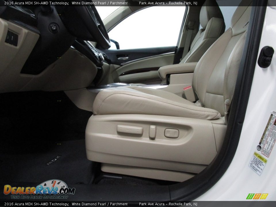 2016 Acura MDX SH-AWD Technology White Diamond Pearl / Parchment Photo #11