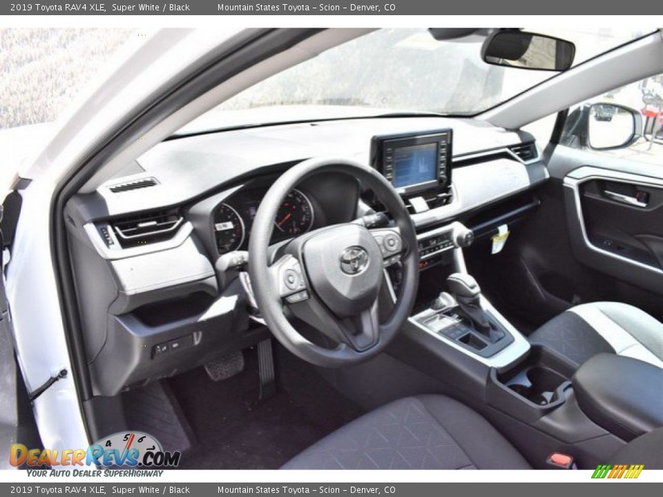 2019 Toyota RAV4 XLE Super White / Black Photo #5