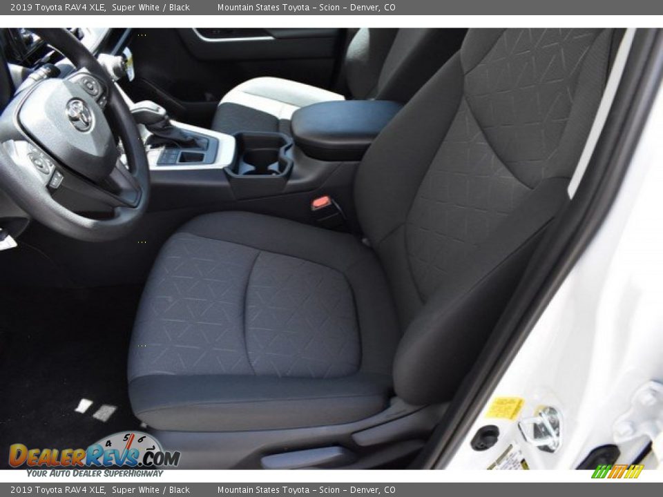 2019 Toyota RAV4 XLE Super White / Black Photo #6