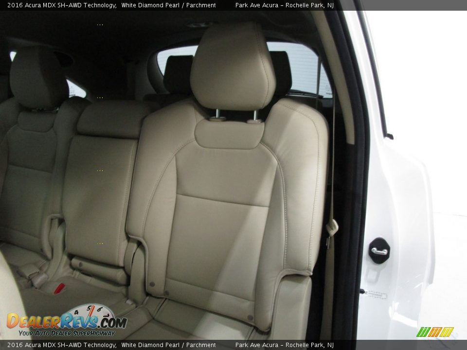 2016 Acura MDX SH-AWD Technology White Diamond Pearl / Parchment Photo #13
