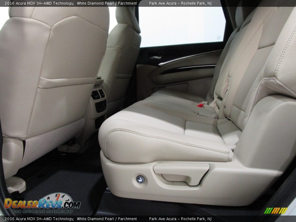 2016 Acura MDX SH-AWD Technology White Diamond Pearl / Parchment Photo #14