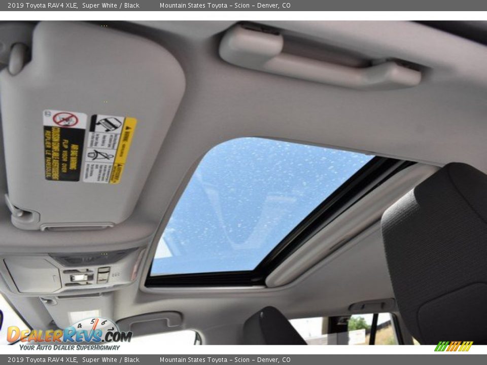 2019 Toyota RAV4 XLE Super White / Black Photo #8