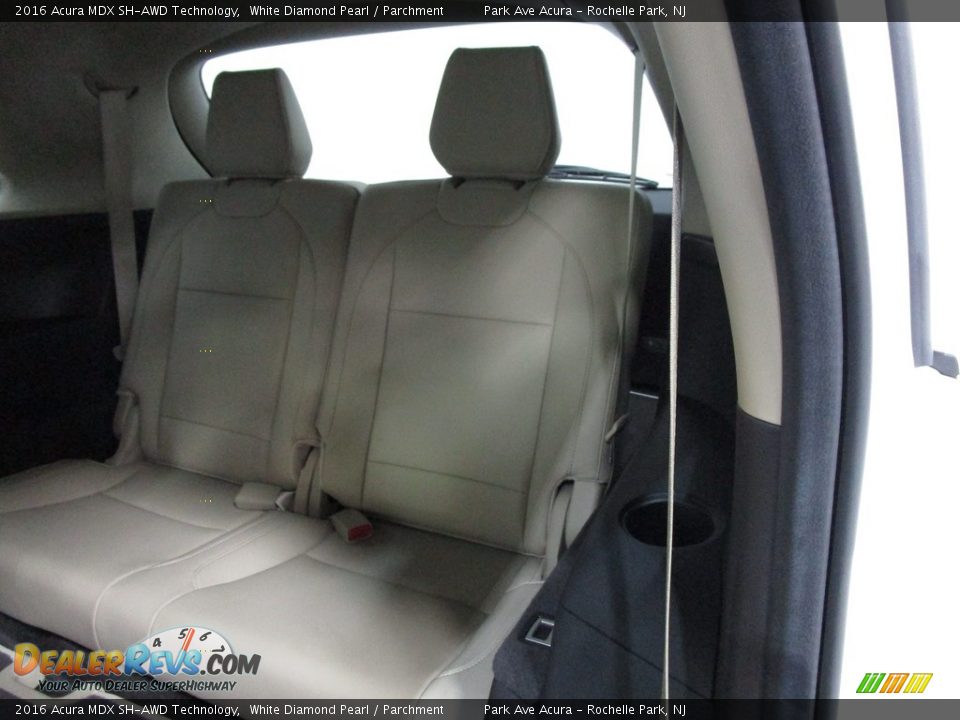 2016 Acura MDX SH-AWD Technology White Diamond Pearl / Parchment Photo #15