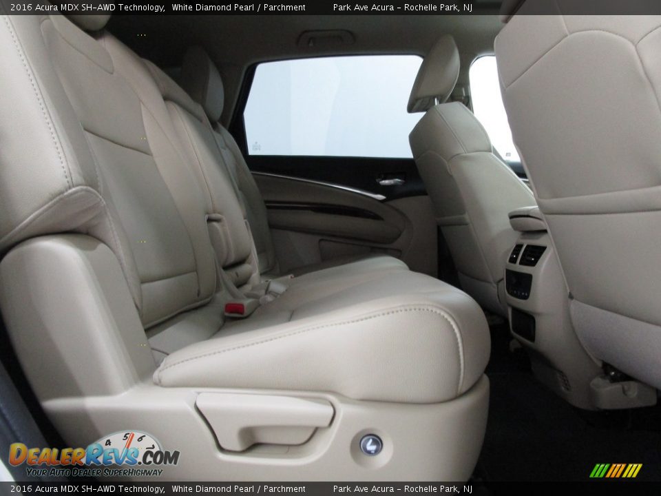 2016 Acura MDX SH-AWD Technology White Diamond Pearl / Parchment Photo #22