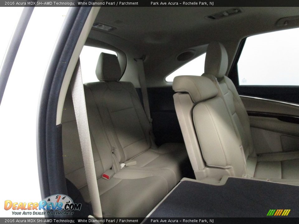 2016 Acura MDX SH-AWD Technology White Diamond Pearl / Parchment Photo #24