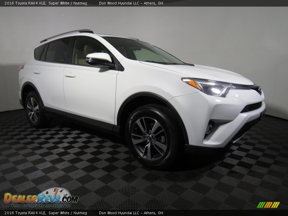 2016 Toyota RAV4 XLE Super White / Nutmeg Photo #3