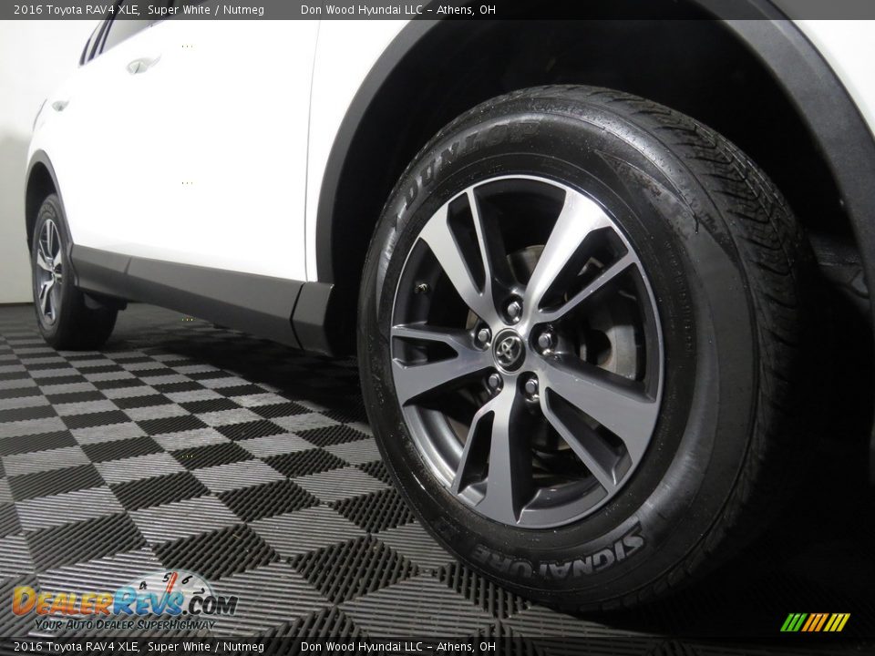 2016 Toyota RAV4 XLE Super White / Nutmeg Photo #4