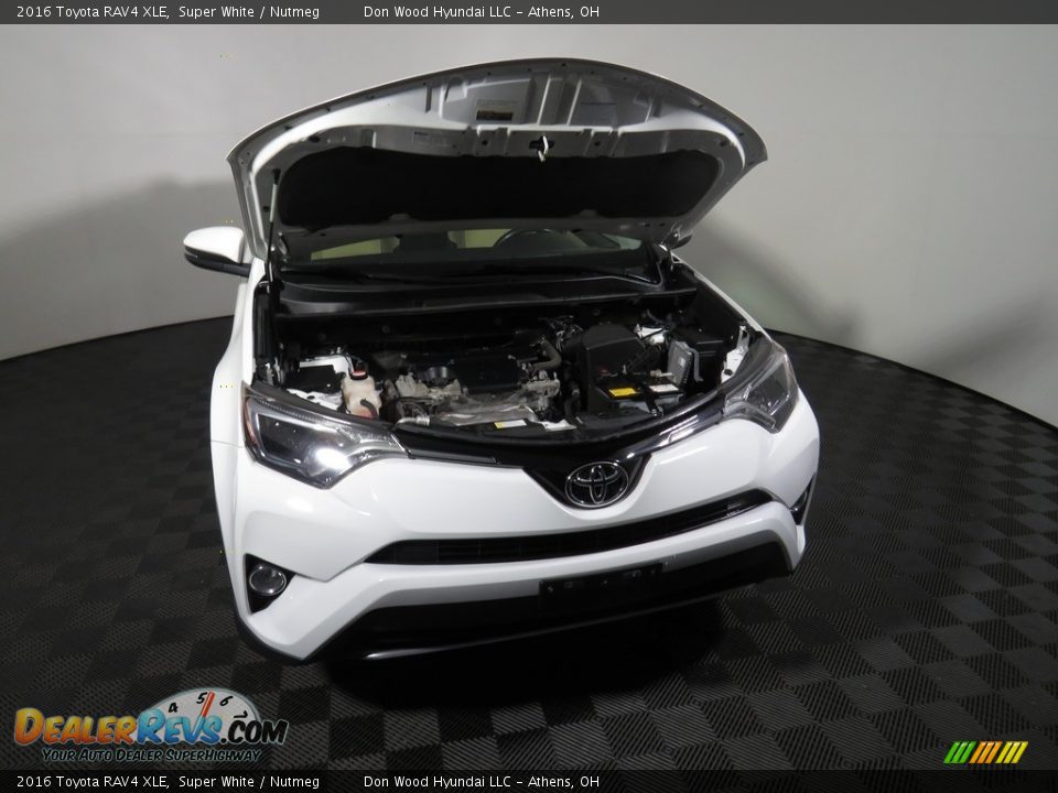 2016 Toyota RAV4 XLE Super White / Nutmeg Photo #6