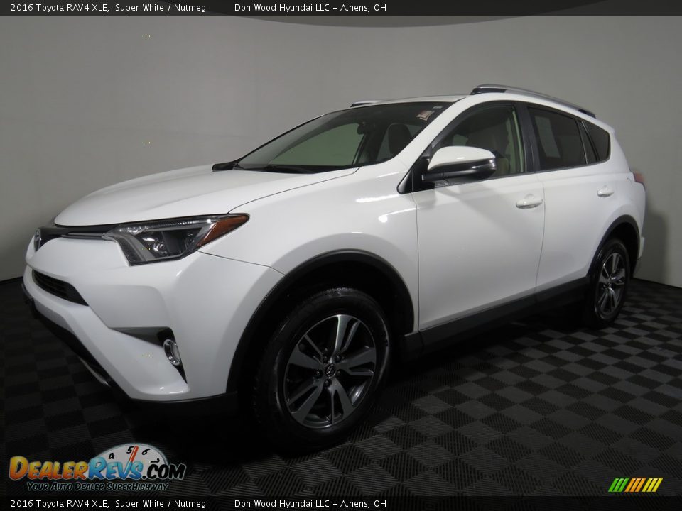 2016 Toyota RAV4 XLE Super White / Nutmeg Photo #8