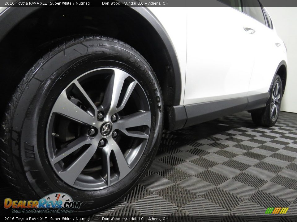 2016 Toyota RAV4 XLE Super White / Nutmeg Photo #9